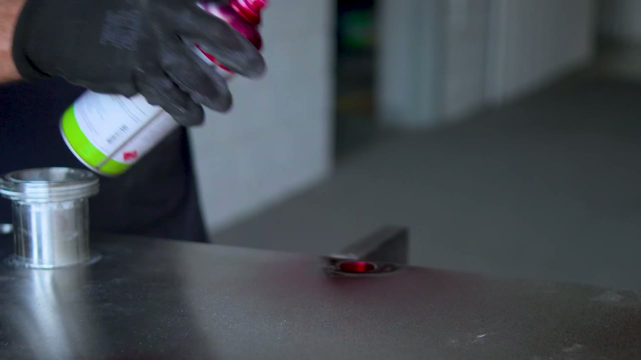 Inspeção de peças em bancada na Project Laser